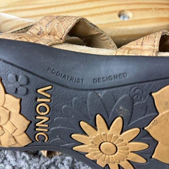 Vionic Amber Adjustable Sandal Womens 8 Gold Cork Flats Orthotic Arch Support - Picture 11 of 11
